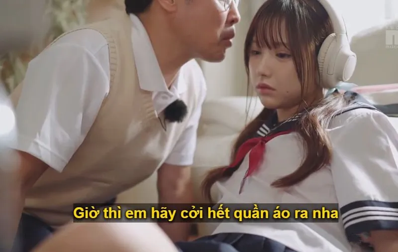 Gã nhà đối diện giả làm thầy giáo thôi miên em học sinh nữ để giở trò đồi bại